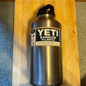 NWT 64 oz Yeti Rambler